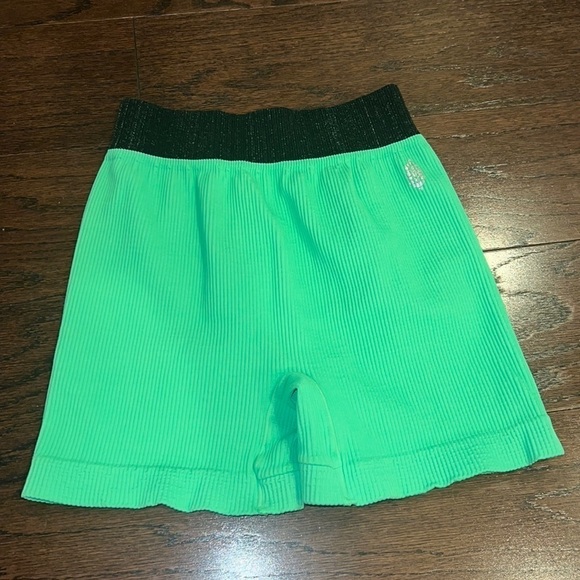 FREE PEOPLE MOVEMENT Women’s Seamless Shorts Bright Green Size M/L NEW - Picture 1 of 5
